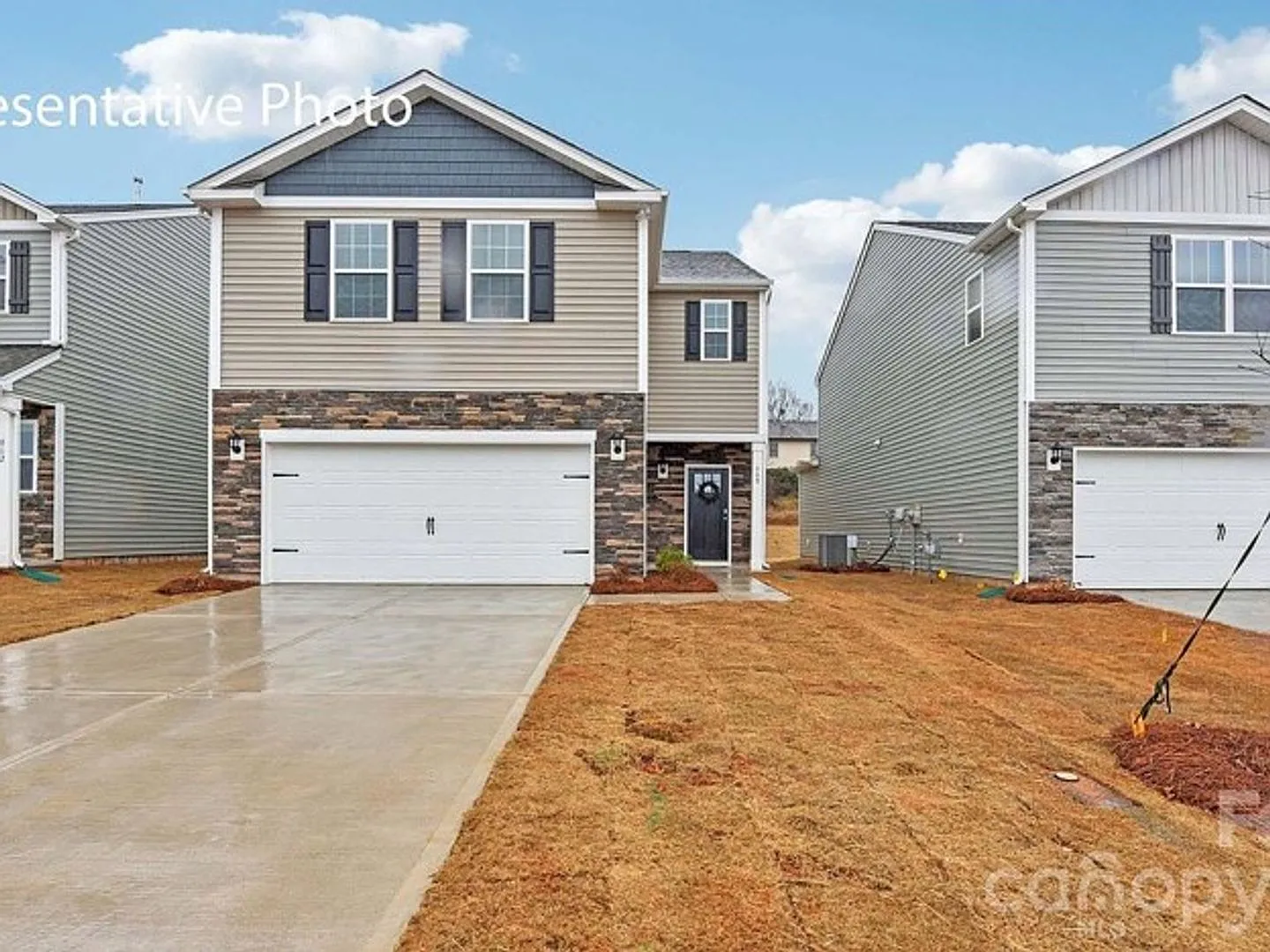Brand New 4 Bedroom 2.5 Bath House in Hamptons of Hickory — Photo 1