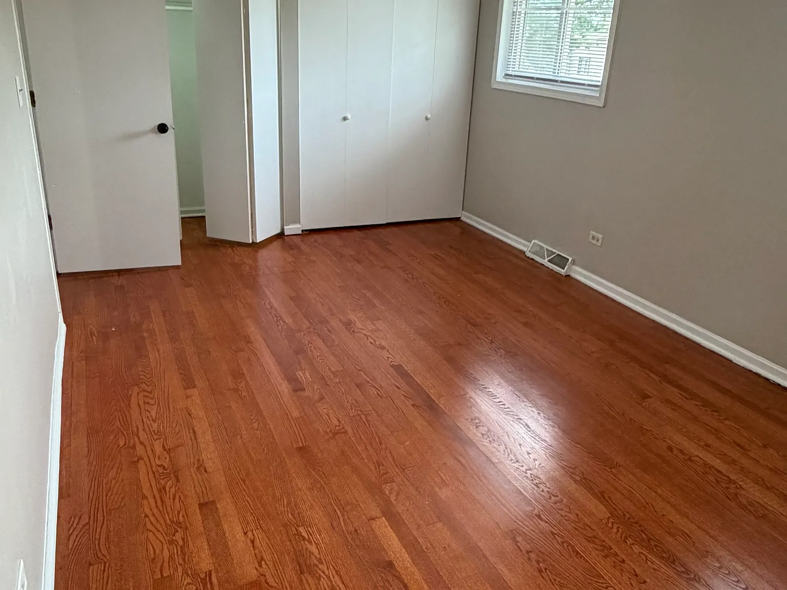 3 bed, 1.5 bath, 1300 sqft, $2,200 — Photo 3