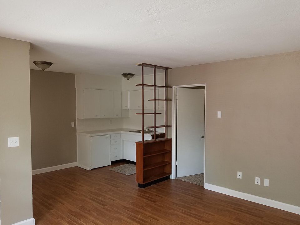 2nd image of 916 E Lime St APT D