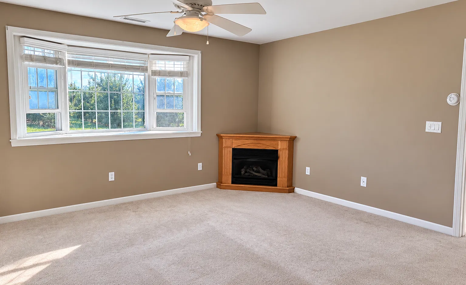 1 bed, 868 sqft, $2,000 — Photo 4