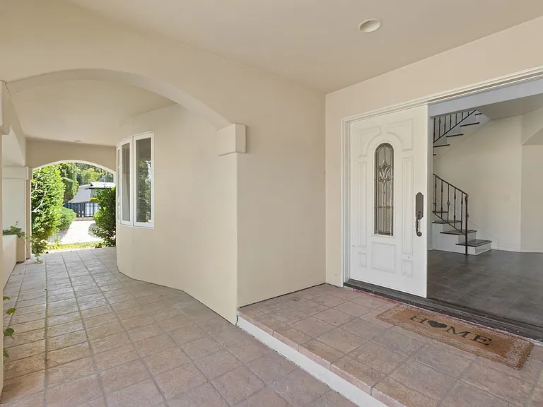 22100 Tiara St — Photo 4