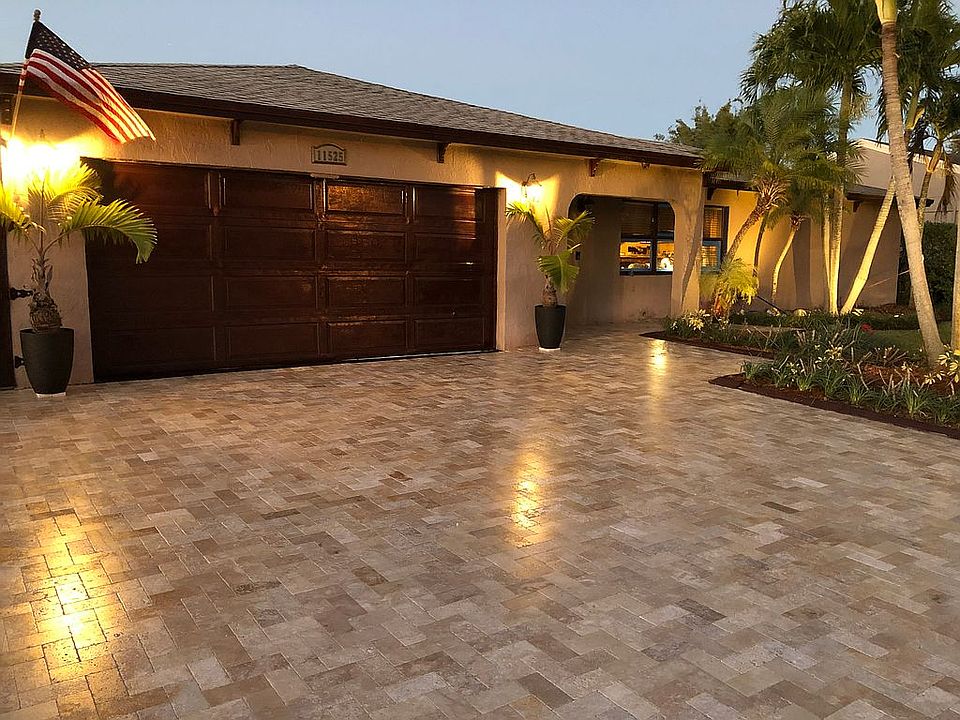 New travertine driveway
