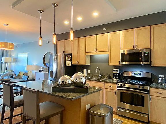 5th image of 4350 N Broadway Ave #309
