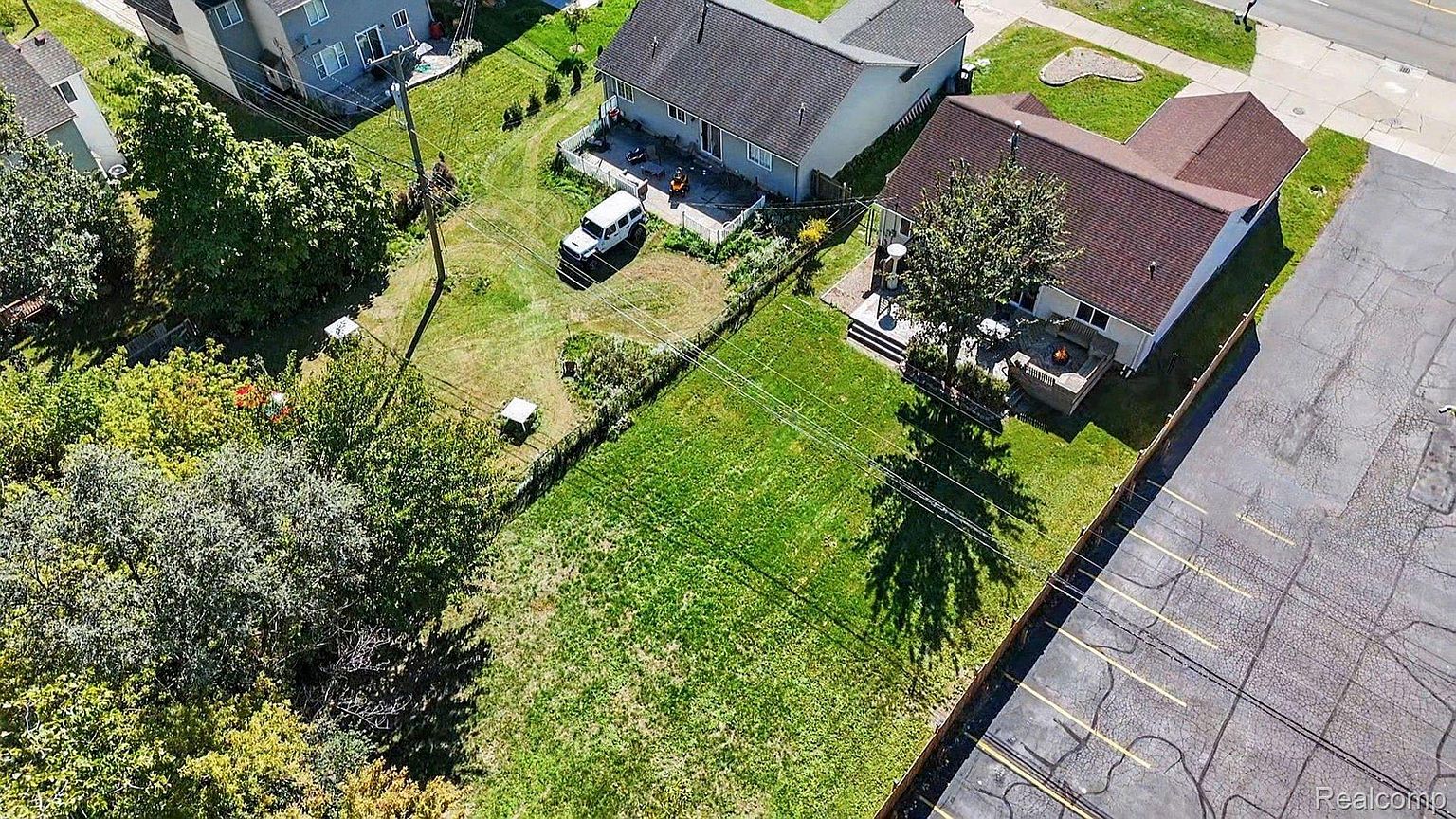 2383 E Maple Rd, photo 25