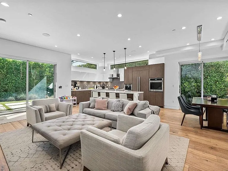 801 N Kilkea Dr — Photo 4