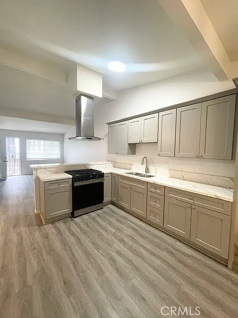 2 bed, 1000 sqft, $2,100 — Photo 1