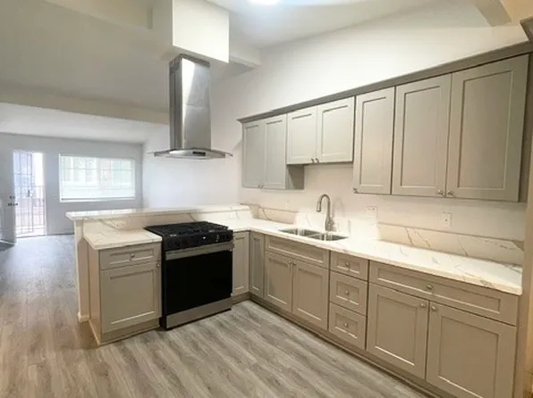 911 N Vineyard Ave, Ontario, CA