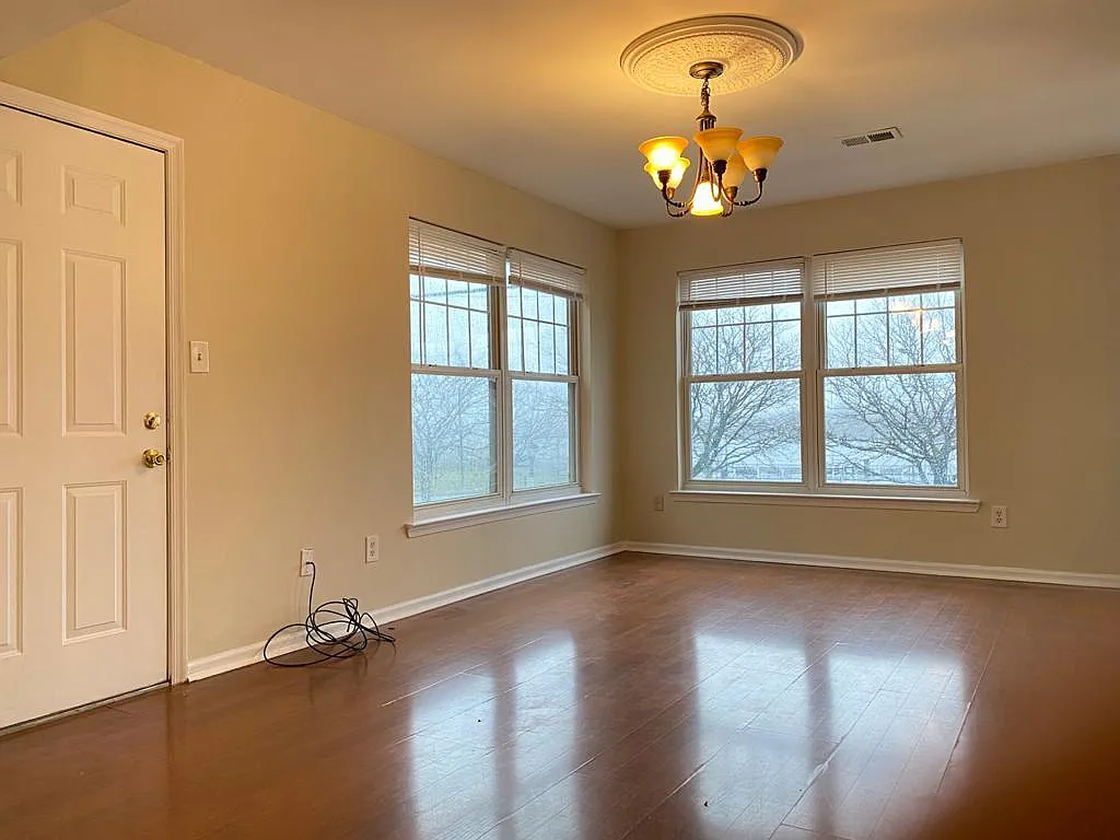 3 bed, 1800 sqft, $2,750 — Photo 2