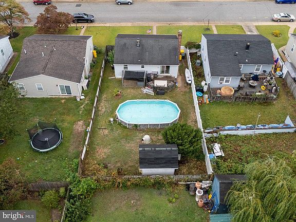 3rd image of 113 1st Ave W