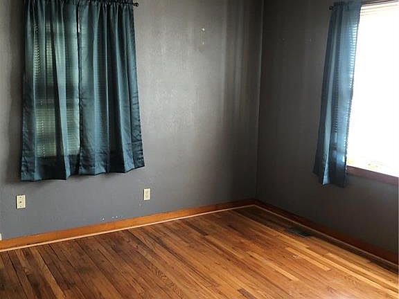 3rd image of 624 W 26th St