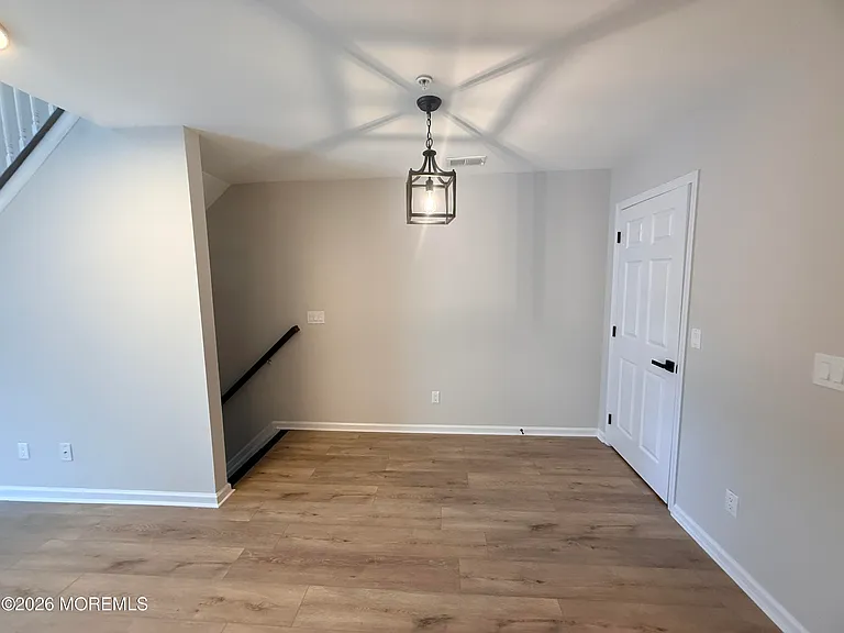 30 Oxford Ct — Photo 3