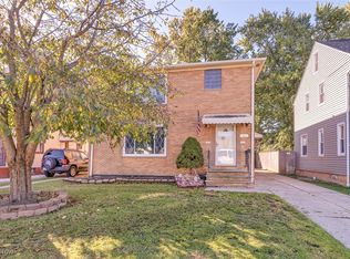 8221 Pelham Dr, Parma, OH