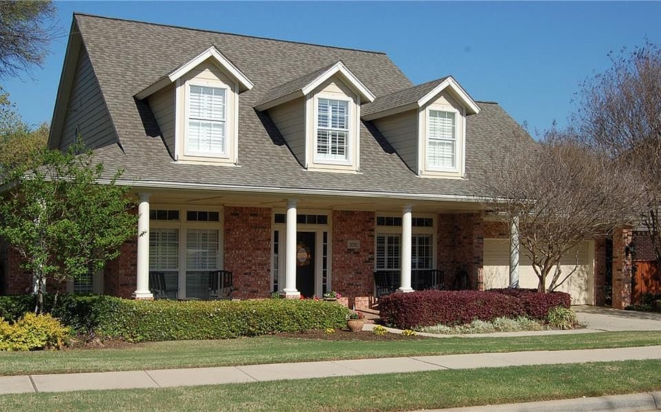 2nd image of 2713 Brookwood Dr
