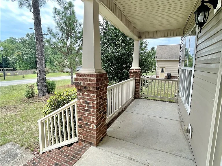 675 Omaha Dr — Photo 6