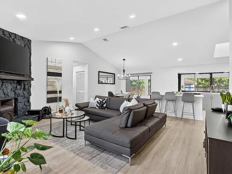 481 SW Aster Rd — Photo 9