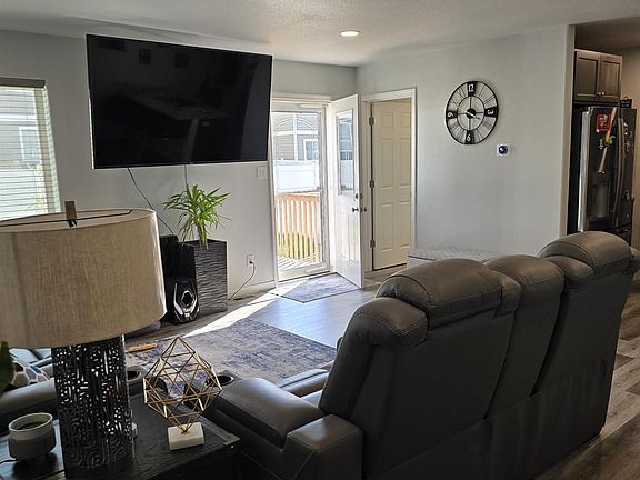 4th image of 4521 Bobolink Ln #204-B