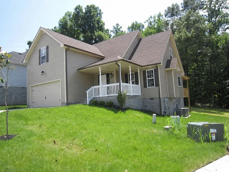 420 Zurich Ct — Photo 2
