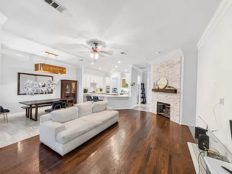 1004 Colonial Dr #TX 75019 — Photo 11