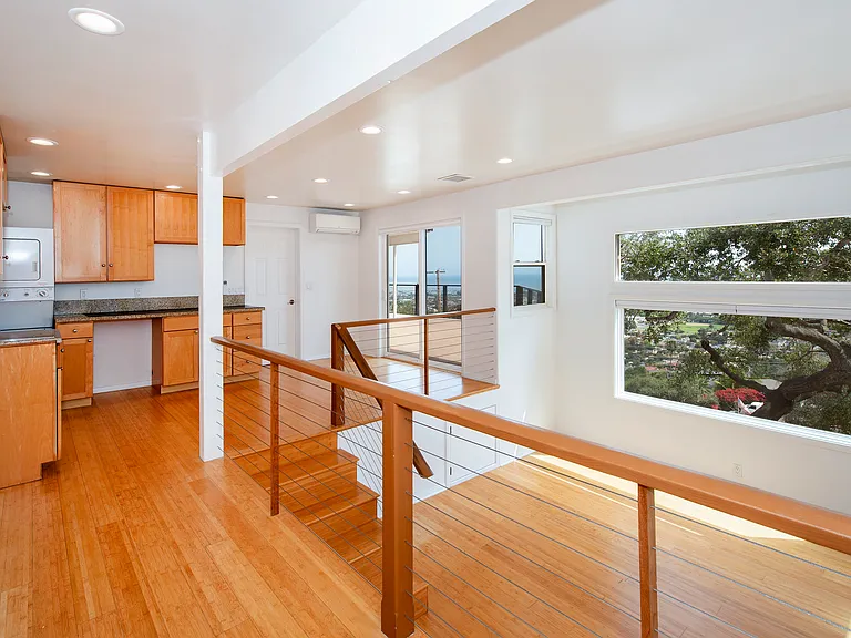 937 Roble Ln — Photo 6