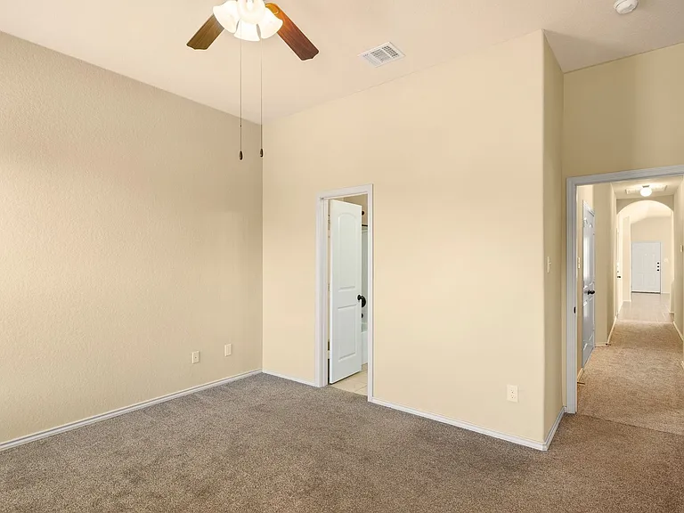 533 Creekside Cir — Photo 8