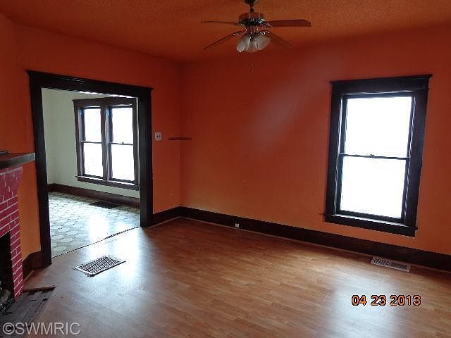 2nd image of 25 James St