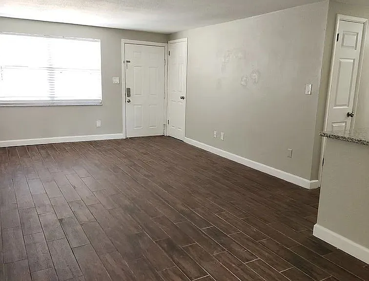 1414 Coppertree Dr — Photo 3