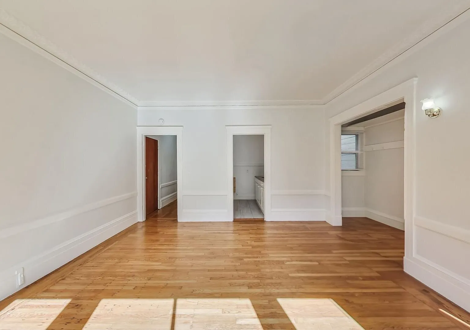 Your New Home is Waiting! Beautiful Studio! Lease Today! — Photo 2