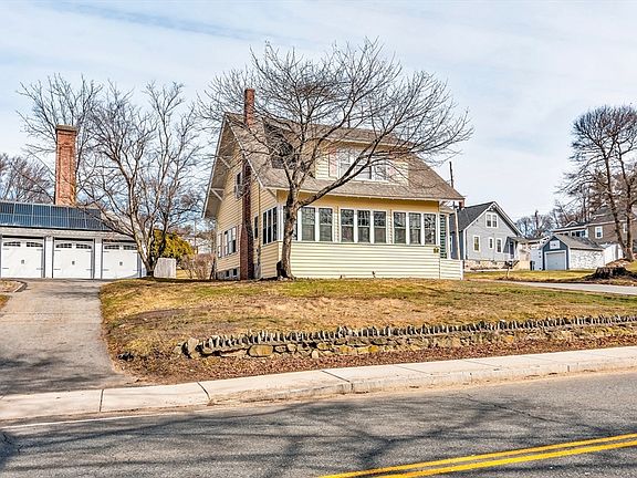 5th image of 219 Pelham St