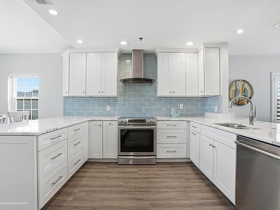 5th image of 328 Village Dr Unit F
