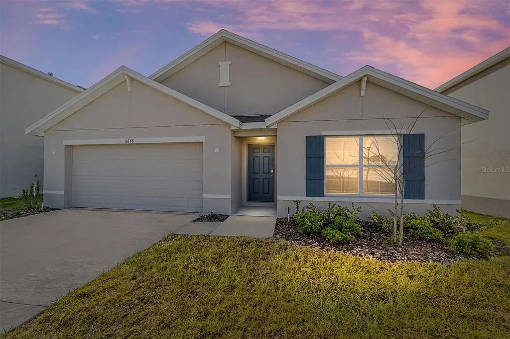 4 bed, 2.0 bath, 1827 sqft, $1,950 — Photo 1