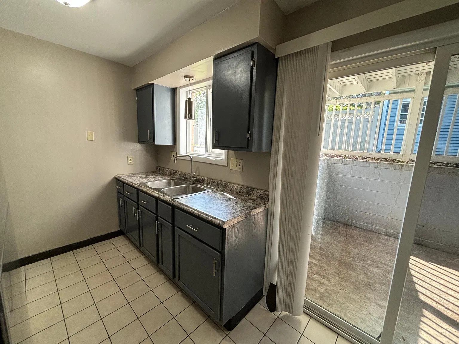 1894 Phillips Ave — Photo 4