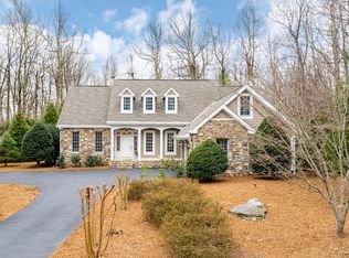 178 Pinnacle Peak Ln, Flat Rock, NC 28731