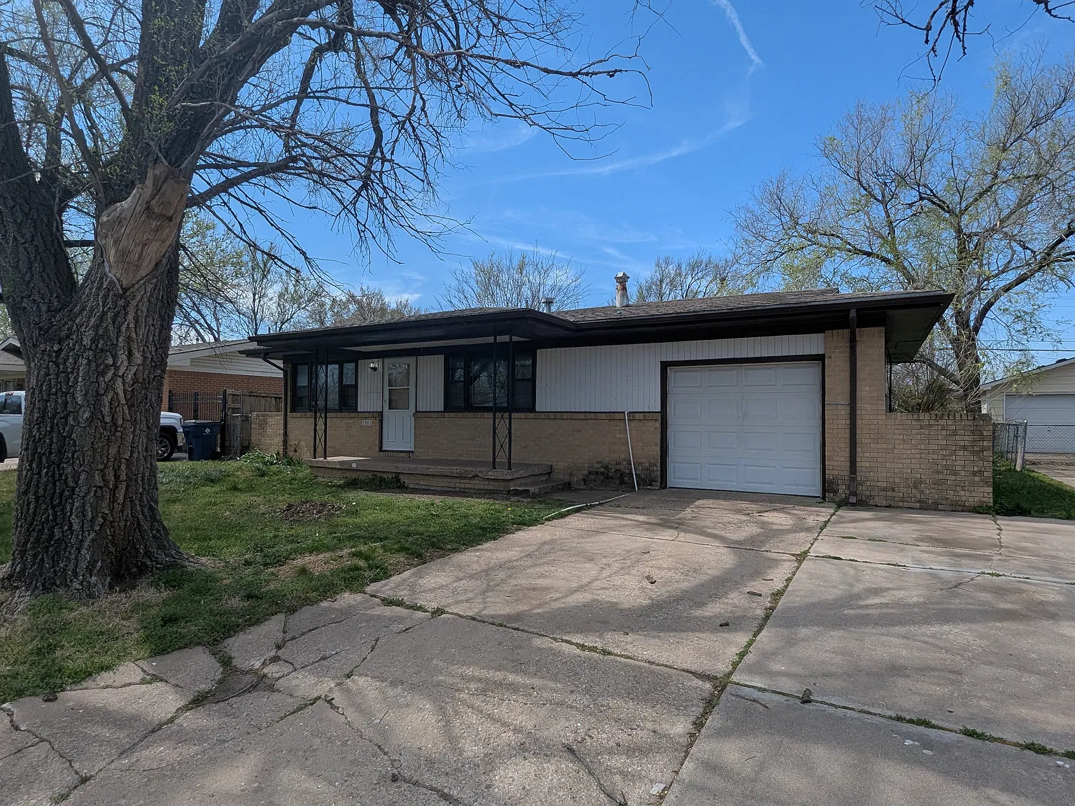 3 bed, 1.5 bath, 1213 sqft, $1,350 — Photo 1