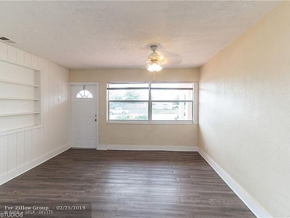 3rd image of 1536 N Seacrest Blvd