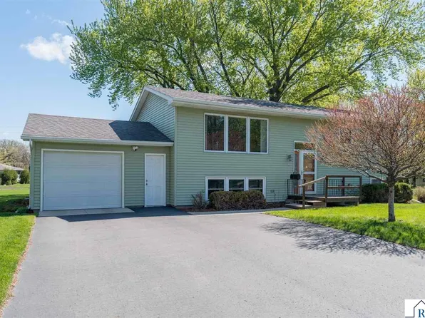 1612 Clare Ct, North Mankato, MN 56003
