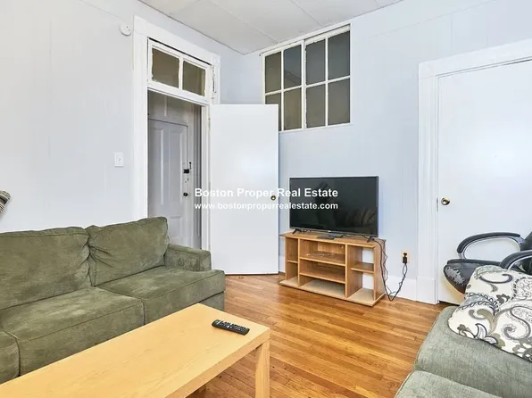 125 Saint Botolph St #1, Boston, MA 02115