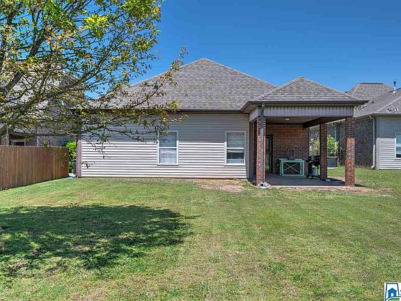 3rd image of 161 Glen Cross Cir