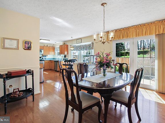 5th image of 806 Marcie Ct