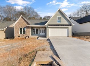 102 Riviera Cir, Anderson, SC 29621