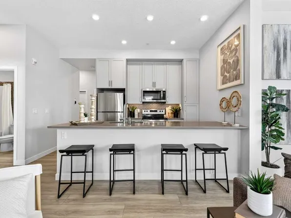 255 W Les Jardins Park SE #101, Calgary, AB T2C 5W9