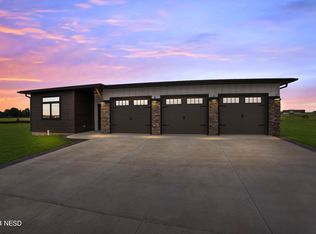 2241 Overlook Ridge Ct, Watertown, SD 57201