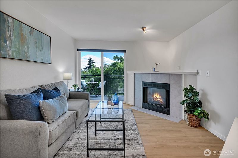 2nd image of 2512 E Madison Street #303