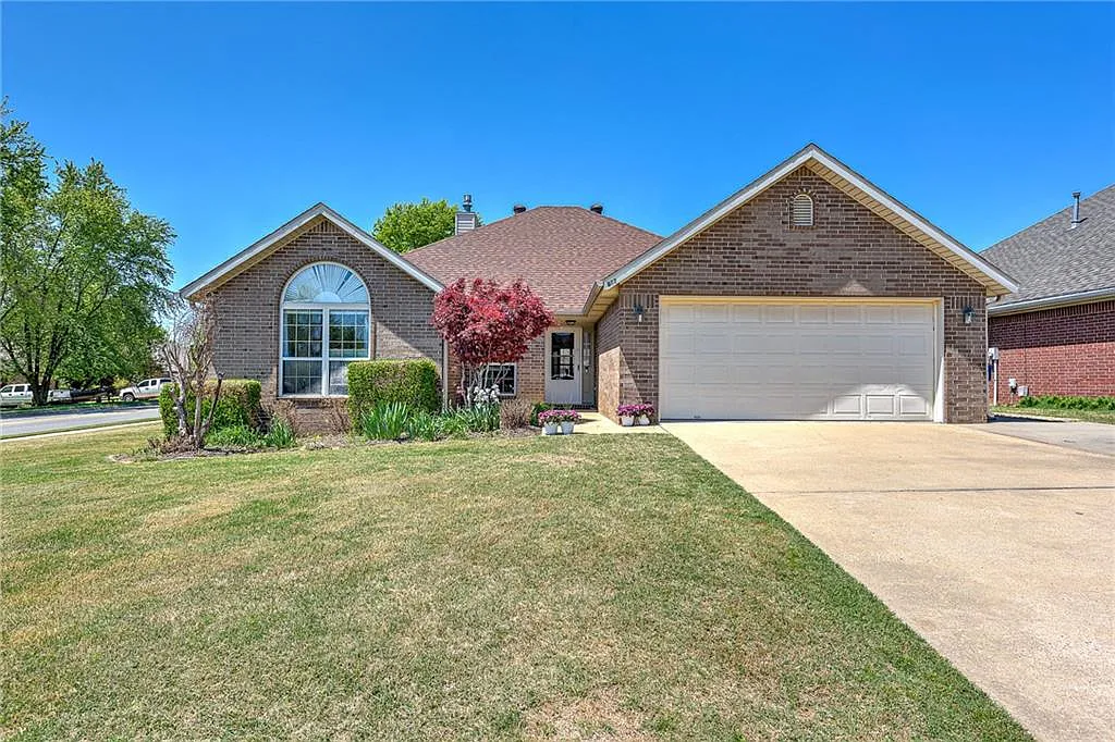 4 bed, 1860 sqft, $2,300 — Photo 1