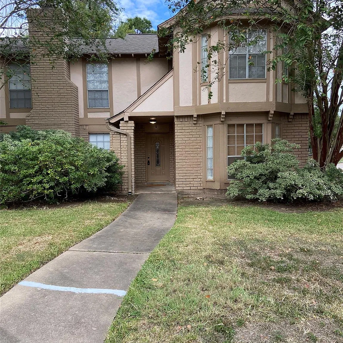 4 bed, 2.5 bath, 2118 sqft, $1,950 — Photo 1