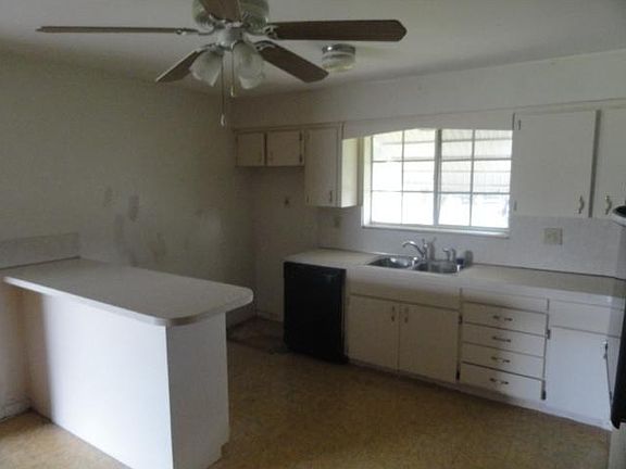 3rd image of 20710 NW 1st Ct