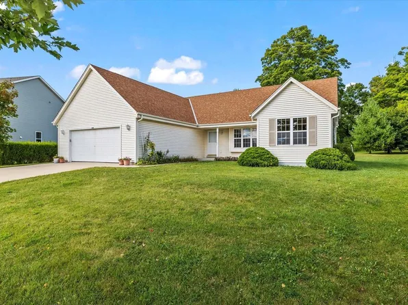 220 Acadia Avenue, Hartford, WI 53027