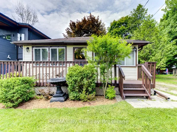 50 Balsam St, Tiny, ON L0L 1P1
