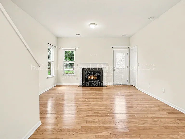 10420 Benfield Rd — Photo 5