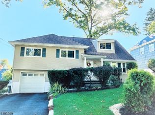 102 Schoonmaker Rd, Teaneck, NJ 07666