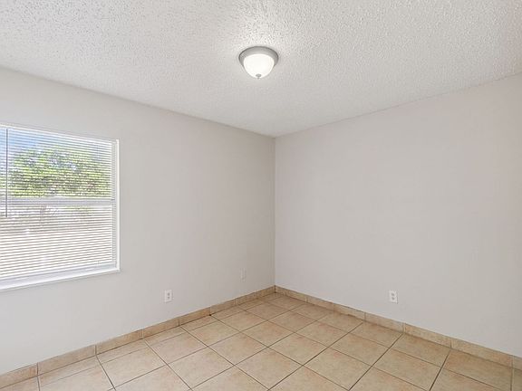 5th image of 2853 Sanford Ave
